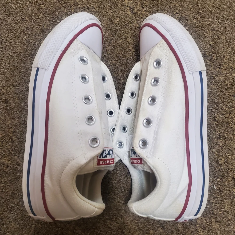 Converse All Star Shoes Youth 4 Chuck Taylor White Lace Up Low Top Sneakers